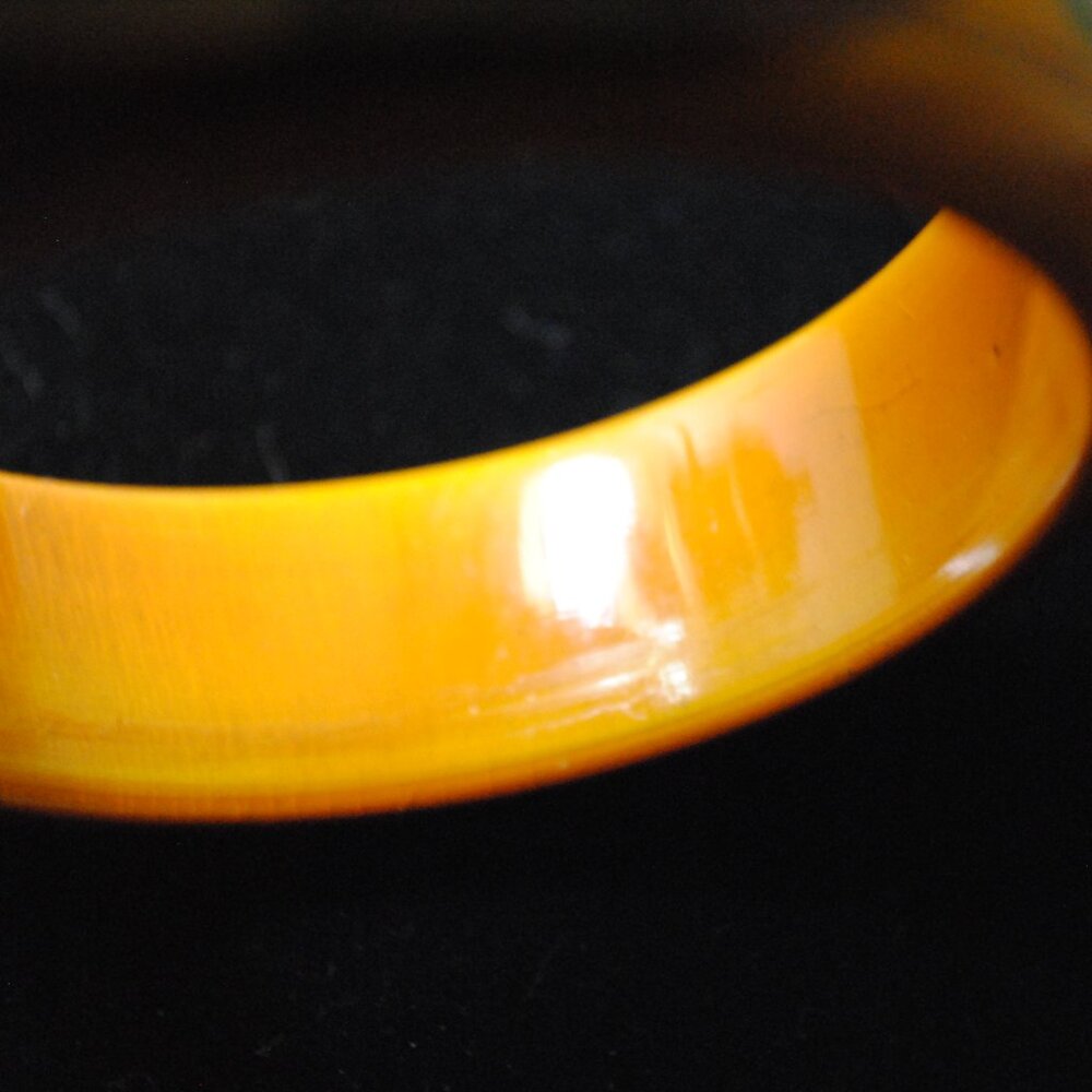 Vintage Painted and Glossed Butterscotch Bakelite /Plastic Bangle Floral Design - Picture 8 of 8